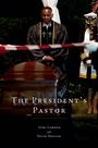 "The President’s Pastor" von Tony Lowden mit David Phillips. Ein Priester steht vor einem Sarg, von Militär begleitet.