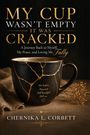 Buchcover mit Text: "MY CUP WASN'T EMPTY IT WAS CRACKED". Ein schwarzer Becher mit goldenen Rissen und Blumen im Hintergrund.