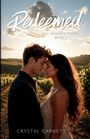 "Redeemed. The Healer’s Touch Book 1. Crystal Garnett." Ein Paar steht sich in einem Weinberg gegenüber bei Sonnenuntergang.