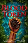 "Silent Tides I. Blood Token. Abigail L. Wilkes." Eine blutige Hand hält einen Kompass, umgeben von grünen Blättern.