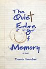 "Der Titel lautet 'The Quiet Edge of Memory: A Novel' von Therese Vercellone. Der Hintergrund ähnelt linierten Notizbuchpapier."